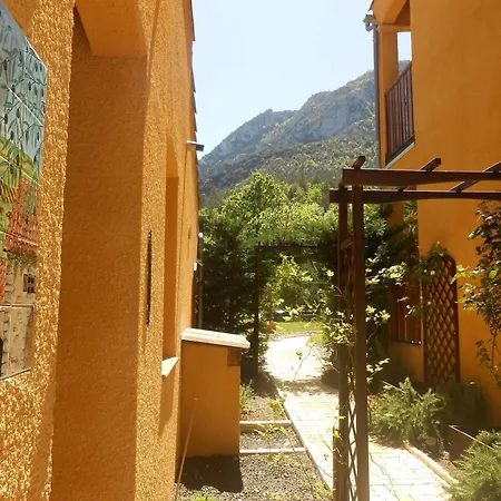 Le Jardin Des Gorges Couette-café Belvianes-et-Cavirac